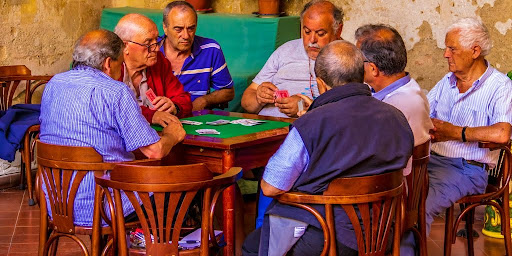 Crazy Rummy Setup: Cards, Players, and Game Structure
