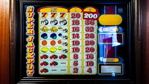 how to win on Spring Tails slot online